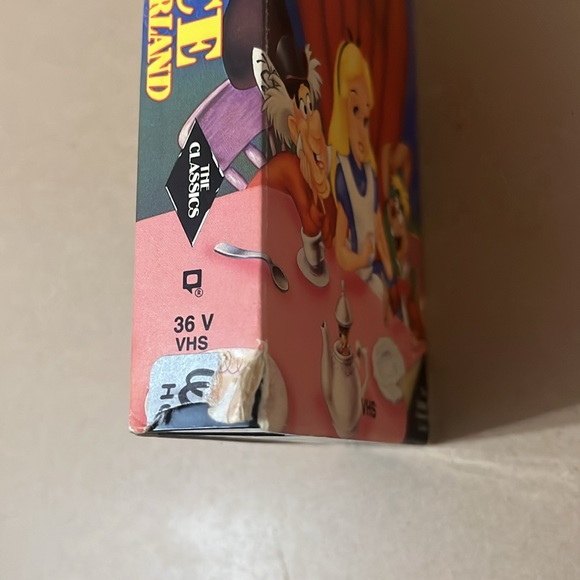 Alice in Wonderland VHS - Picture 3 of 4